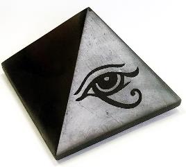 Shungite pyramide - 5 cm - gravée "oeil d'Horus"